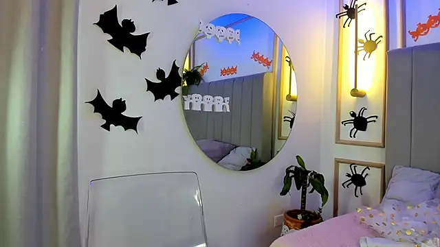 Snapshot of Ashley_Monroe chatting on 10.20.25 Ashley Monroe online show from 10.20.25