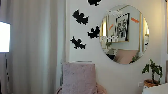 Snapshot of Ashley_Monroe chatting on 10.28.25 Ashley Monroe online show from 10.28.25