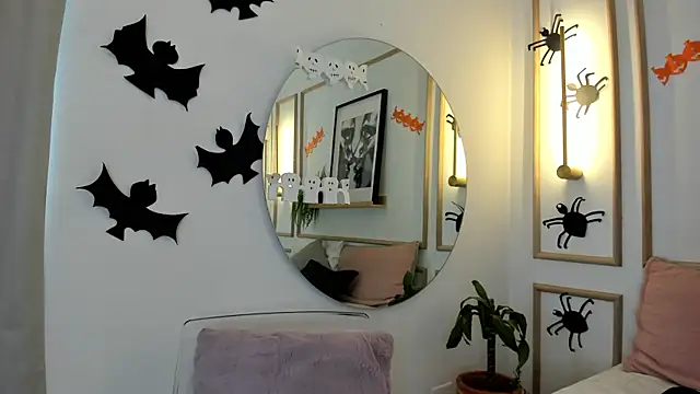 Snapshot of Ashley_Monroe chatting on 10.31.25 Ashley Monroe online show from 10.31.25