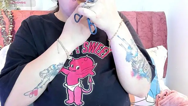 Snapshot of Ashley_Monroe chatting on 11.04.25 Ashley Monroe online show from 11.04.25