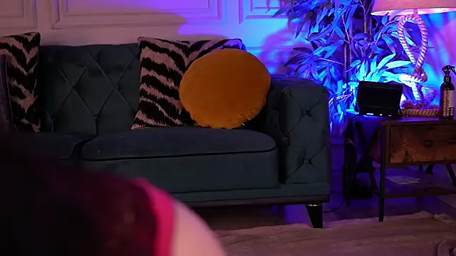 Snapshot of AlenaCapricious chatting on 10.30.25 AlenaCapricious online show from 10.30.25