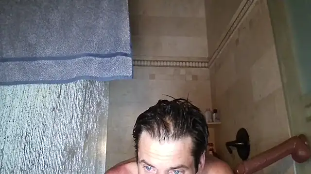 Snapshot of TallDrink11 chatting on 10.04.25 TallDrink11 online show from 10.04.25