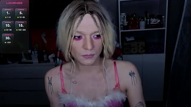 Snapshot of Kkkylie chatting on 03.11.26 Kkkylie online show from 03.11.26