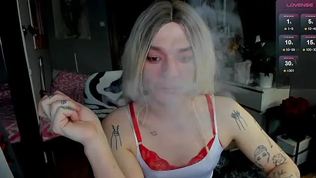 Snapshot of Kkkylie chatting on 05.16.26 Kkkylie online show from 05.16.26