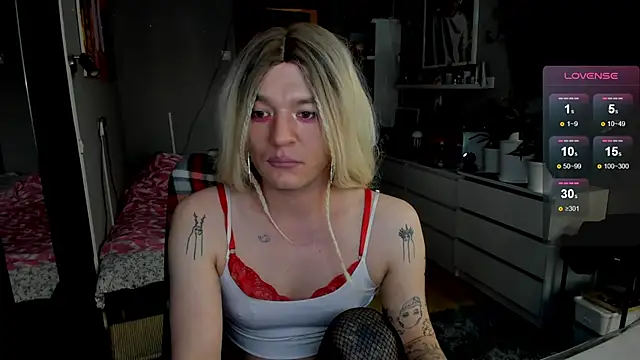 Snapshot of Kkkylie chatting on 06.16.26 Kkkylie online show from 06.16.26