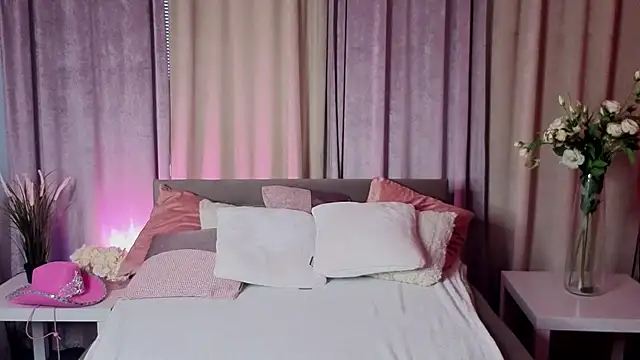 Snapshot of evafolver chatting on 10.10.25 evafolver online show from 10.10.25