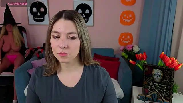 Snapshot of evafolver chatting on 10.23.25 evafolver online show from 10.23.25