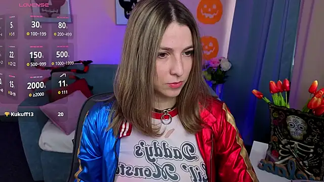 Snapshot of evafolver chatting on 10.31.25 evafolver online show from 10.31.25