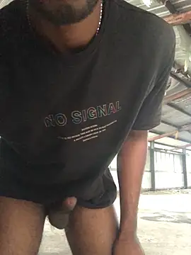 Snapshot of kavi1q1 chatting on 11.08.25 kavi1q1 online show from 11.08.25