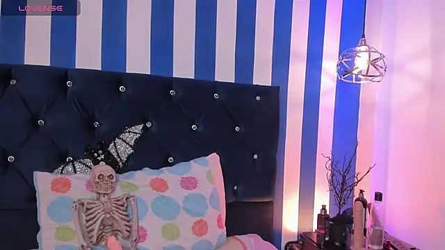 valeria rouse28 online show from 10.31.25