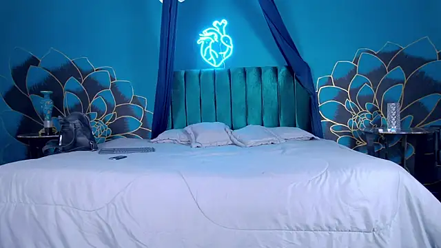 Maylu Fox online show from 09.30.25