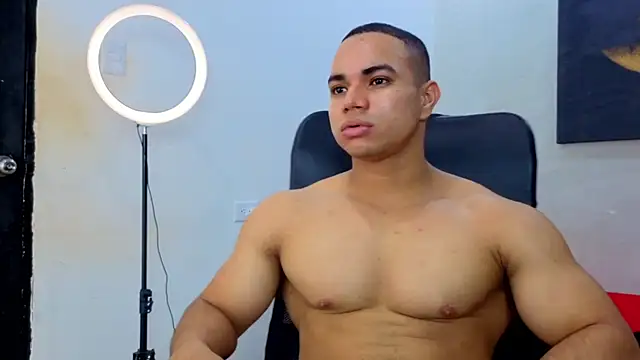 Snapshot of DylanGuss chatting on 09.28.25 DylanGuss online show from 09.28.25