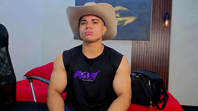 Snapshot of DylanGuss chatting on 10.09.25 DylanGuss online show from 10.09.25