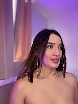 Snapshot of Bella-taylorr chatting on 05.11.26 Bella-taylorr online show from 05.11.26