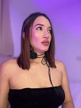 Snapshot of Bella-taylorr chatting on 05.25.26 Bella-taylorr online show from 05.25.26