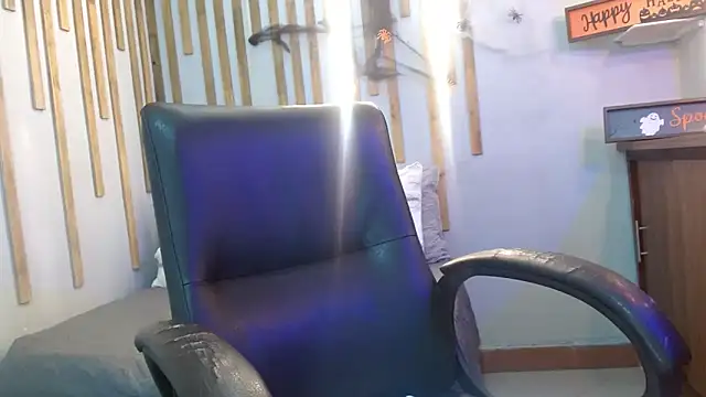 Snapshot of Angel_saez chatting on 10.28.25 Angel saez online show from 10.28.25