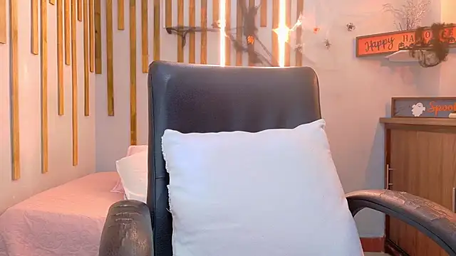 Snapshot of Angel_saez chatting on 11.01.25 Angel saez online show from 11.01.25