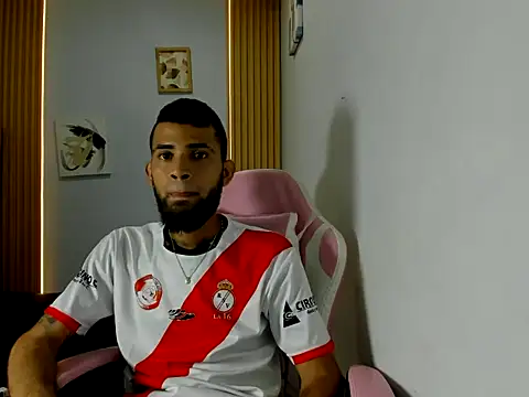 adri sexboy229 online show from 10.05.25