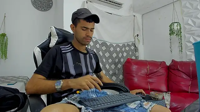 adri sexboy229 online show from 10.15.25