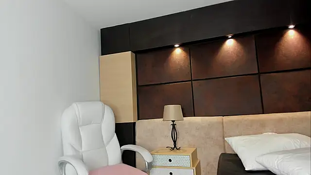 CandelaMartineez online show from 10.13.25