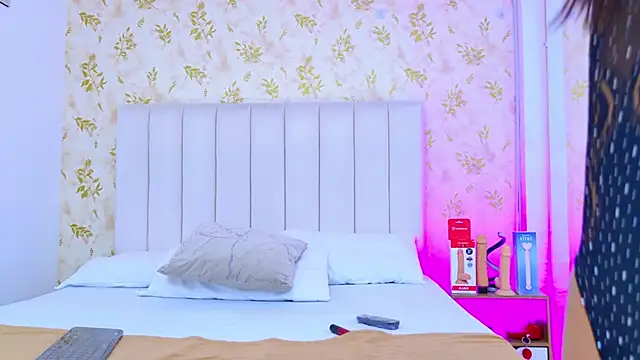 Samanta Isel online show from 11.13.25