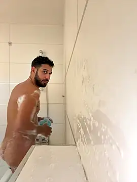 husbandandwifetobe online show from 10.31.25