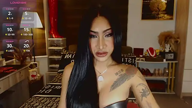 Snapshot of SeductiveVictoria chatting on 10.03.25 SeductiveVictoria online show from 10.03.25