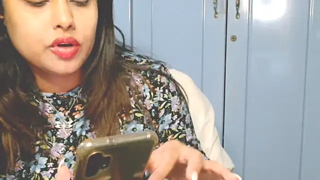 Indian GlowingMiax online show from 09.12.25