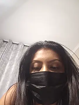 Snapshot of Indian_GlowingMiax chatting on 04.23.26 Indian GlowingMiax online show from 04.23.26