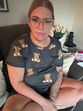 Snapshot of MysteriousMylaX chatting on 10.08.25 MysteriousMylaX online show from 10.08.25