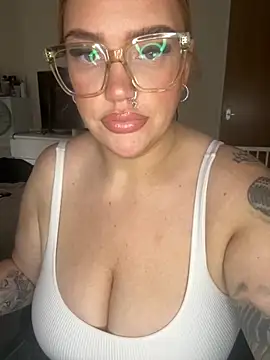 Snapshot of MysteriousMylaX chatting on 10.09.25 MysteriousMylaX online show from 10.09.25