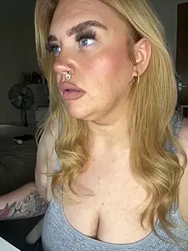 Snapshot of MysteriousMylaX chatting on 10.13.25 MysteriousMylaX online show from 10.13.25