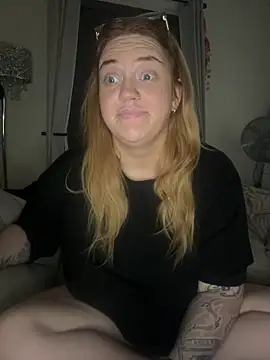 Snapshot of MysteriousMylaX chatting on 10.20.25 MysteriousMylaX online show from 10.20.25