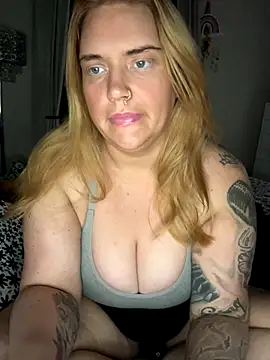 Snapshot of MysteriousMylaX chatting on 10.30.25 MysteriousMylaX online show from 10.30.25