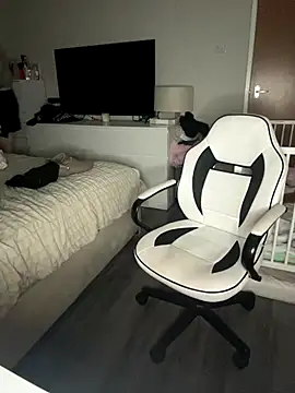 Snapshot of MysteriousMylaX chatting on 11.09.25 MysteriousMylaX online show from 11.09.25