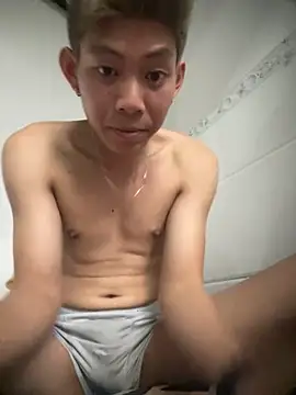 Snapshot of linh21107 chatting on 11.21.25 linh21107 online show from 11.21.25