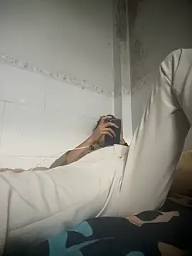 Snapshot of linh21107 chatting on 11.25.25 linh21107 online show from 11.25.25