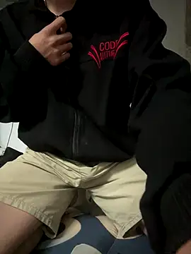 Snapshot of linh21107 chatting on 12.03.25 linh21107 online show from 12.03.25