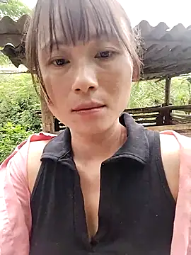 Snapshot of linda_bae00 chatting on 09.28.25 linda bae00 online show from 09.28.25