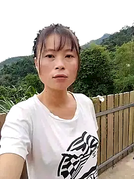 Snapshot of linda_bae00 chatting on 10.06.25 linda bae00 online show from 10.06.25