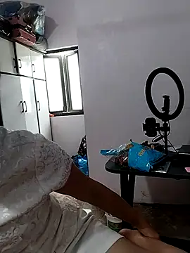 Snapshot of linda_bae00 chatting on 10.15.25 linda bae00 online show from 10.15.25