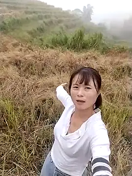 Snapshot of linda_bae00 chatting on 10.24.25 linda bae00 online show from 10.24.25