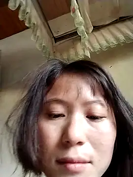 Snapshot of linda_bae00 chatting on 10.28.25 linda bae00 online show from 10.28.25