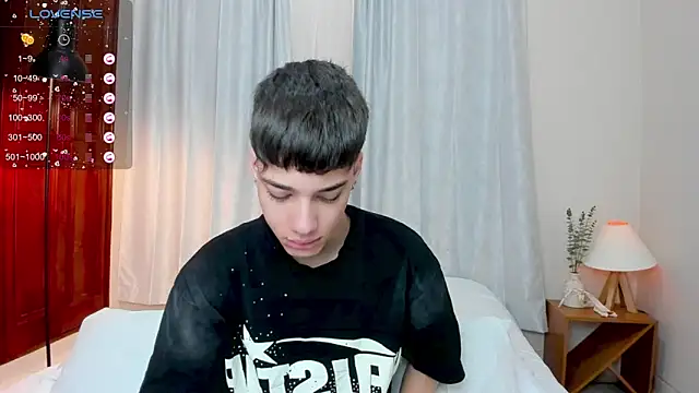 Snapshot of oblivion_deku chatting on 09.29.25 oblivion deku online show from 09.29.25