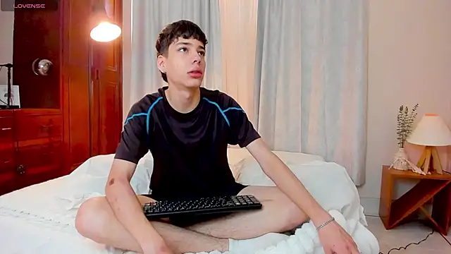 Snapshot of oblivion_deku chatting on 10.17.25 oblivion deku online show from 10.17.25