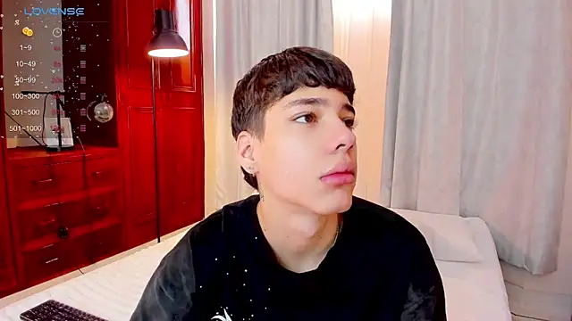 Snapshot of oblivion_deku chatting on 10.24.25 oblivion deku online show from 10.24.25