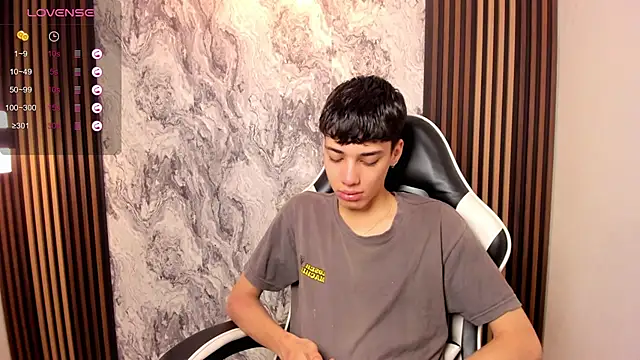 Snapshot of oblivion_deku chatting on 10.25.25 oblivion deku online show from 10.25.25