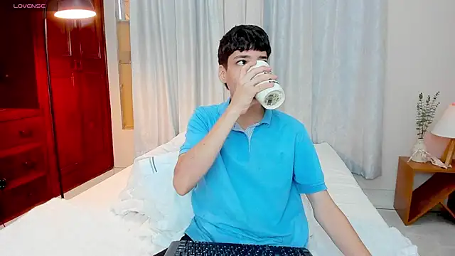 Snapshot of oblivion_deku chatting on 10.27.25 oblivion deku online show from 10.27.25