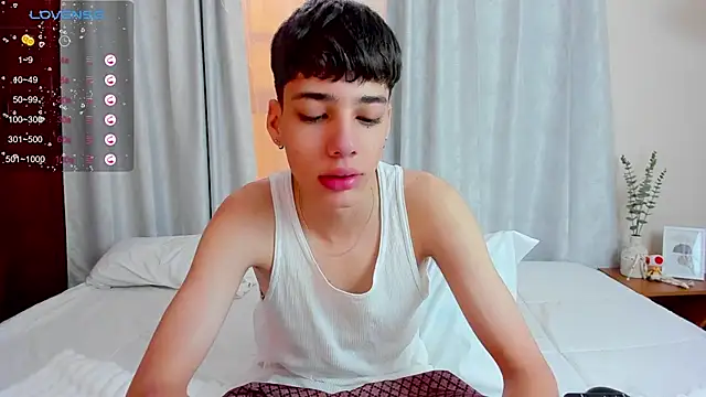 Snapshot of oblivion_deku chatting on 11.05.25 oblivion deku online show from 11.05.25