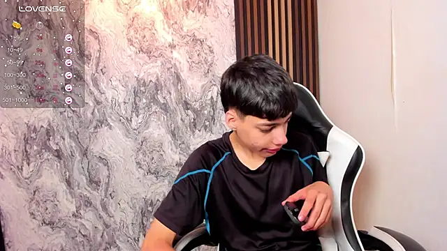 Snapshot of oblivion_deku chatting on 11.07.25 oblivion deku online show from 11.07.25